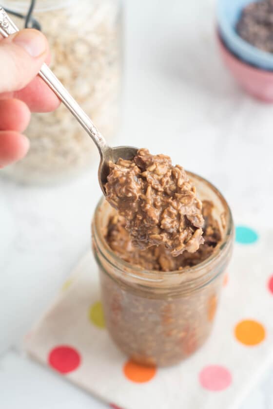 Easy No Bake Cookie Overnight Oats Recipe | Healthy Breakfast Idea